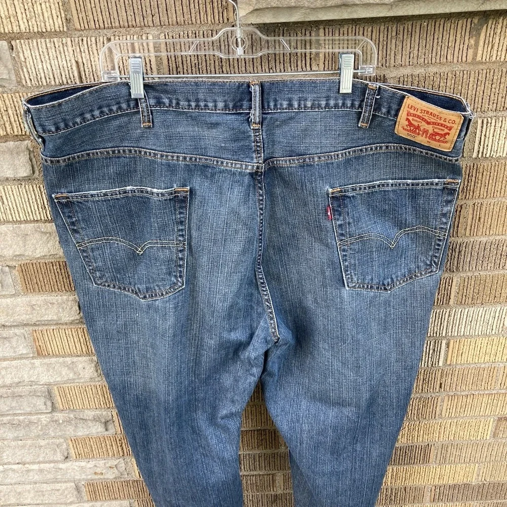 Levi's 550 Jeans Mens 46x30 (FITS SHORT 46X27) Medium Wash Blue Denim Cotton